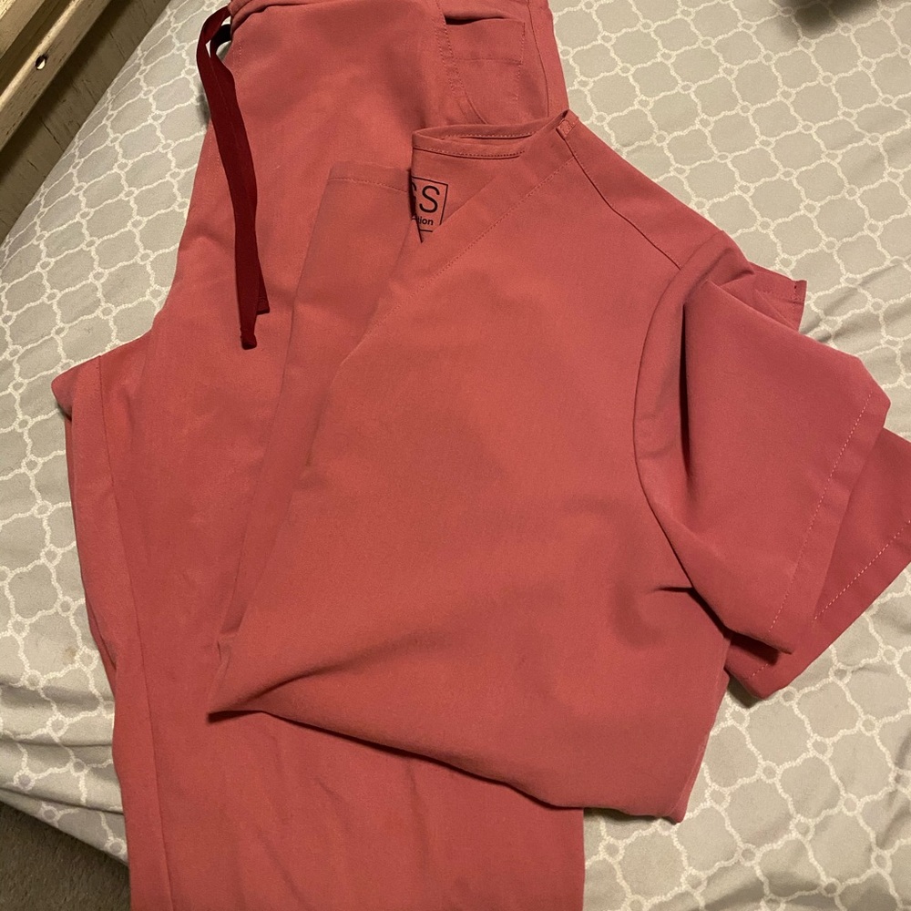 Figs scrubs